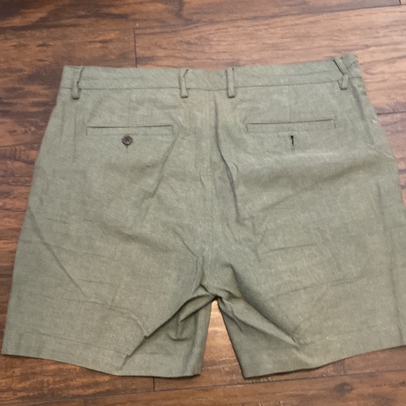 Green Shorts 7” Inseam - Picture 3 of 3